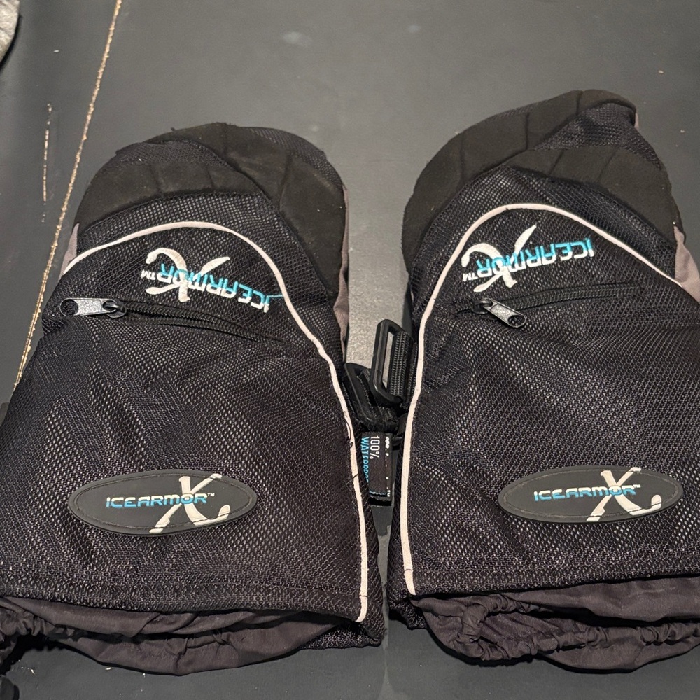 IceArmor Black and Gray Mittens
